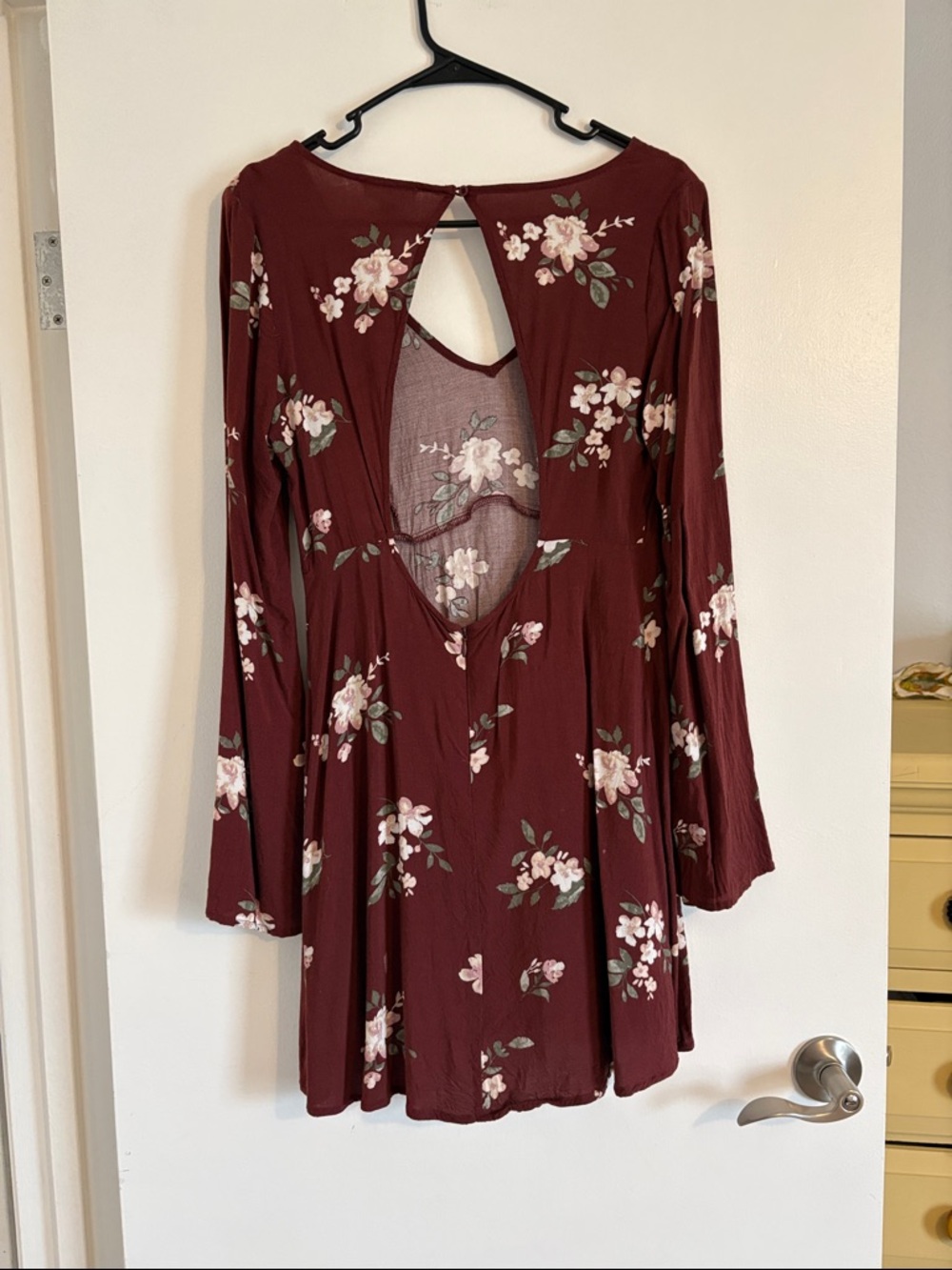 Full tilt medium low back dress Women's Floral Burgundy Long-Sleeve Cutout Dress